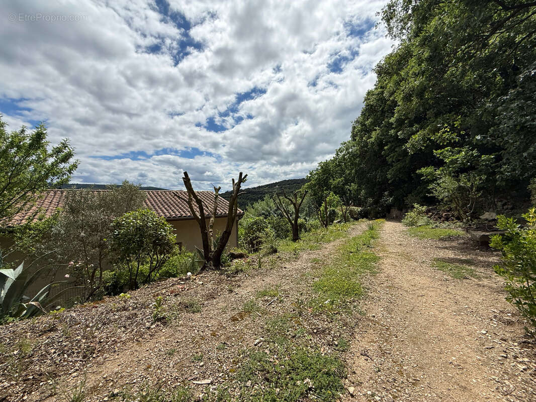 Maison à POUJOLS