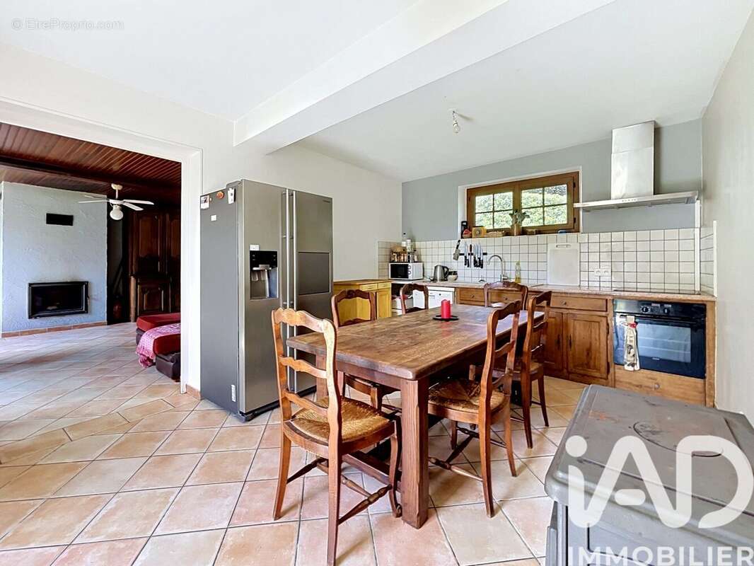 Maison 243 m² à Gressey  - photo 5