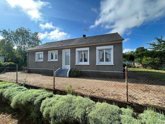   - Maison à THOUARS