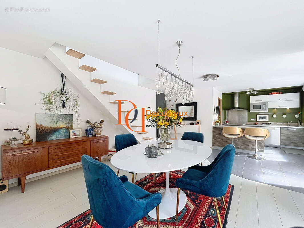 Maison à SAINT-GENIS-LES-OLLIERES