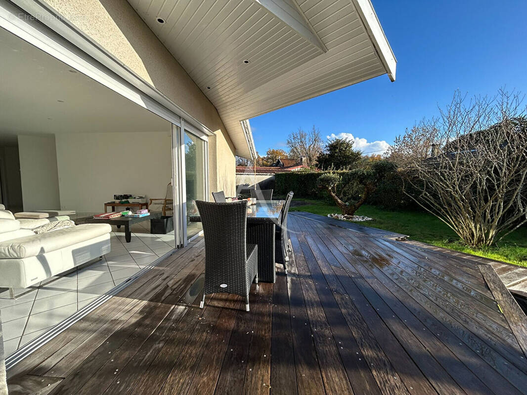 Maison à BLANQUEFORT