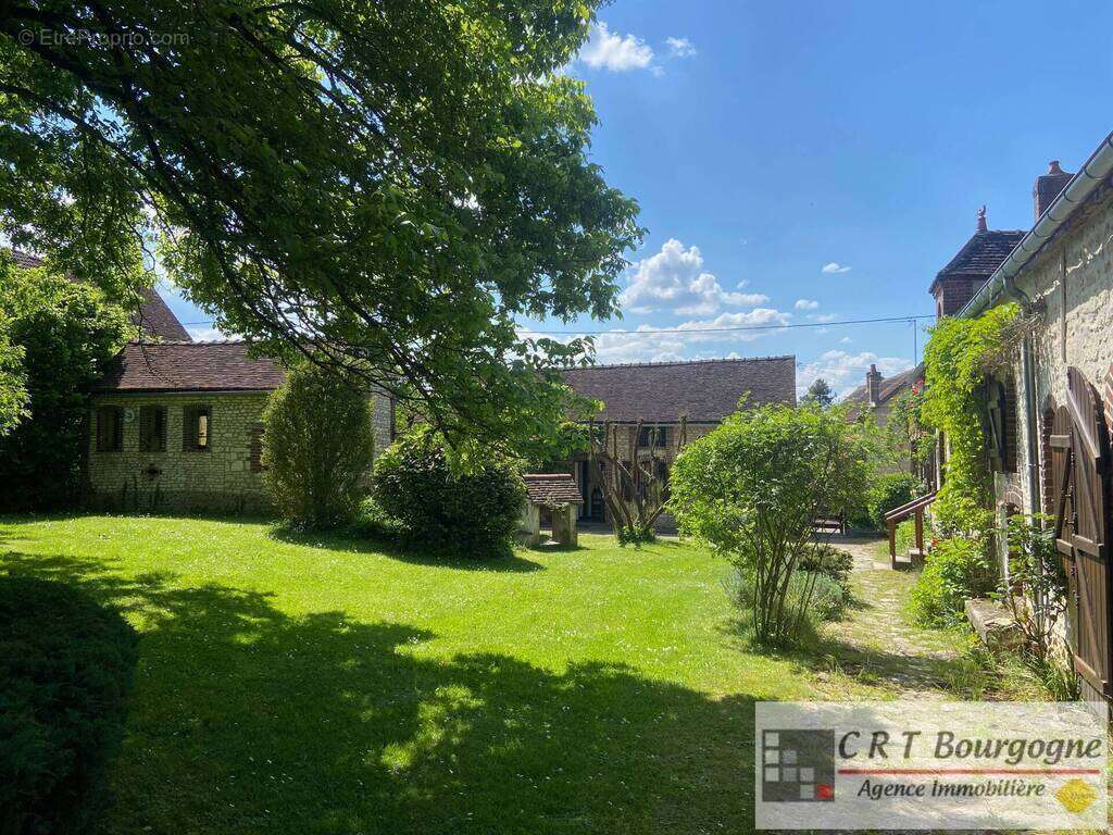 Maison à SAINT-MAURICE-LE-VIEIL