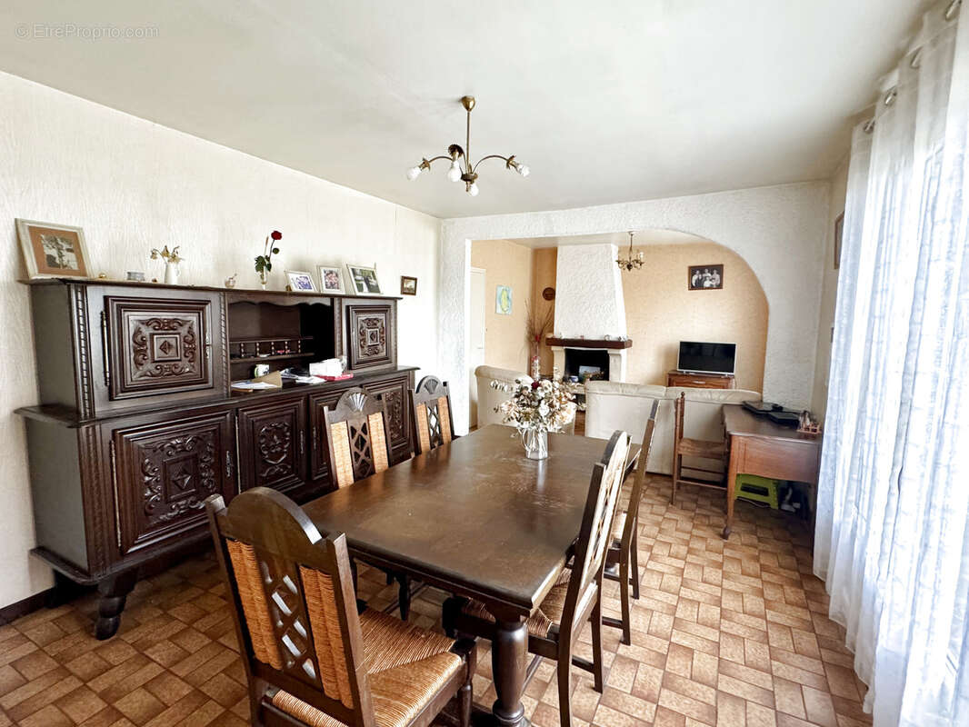 Maison à PAREMPUYRE