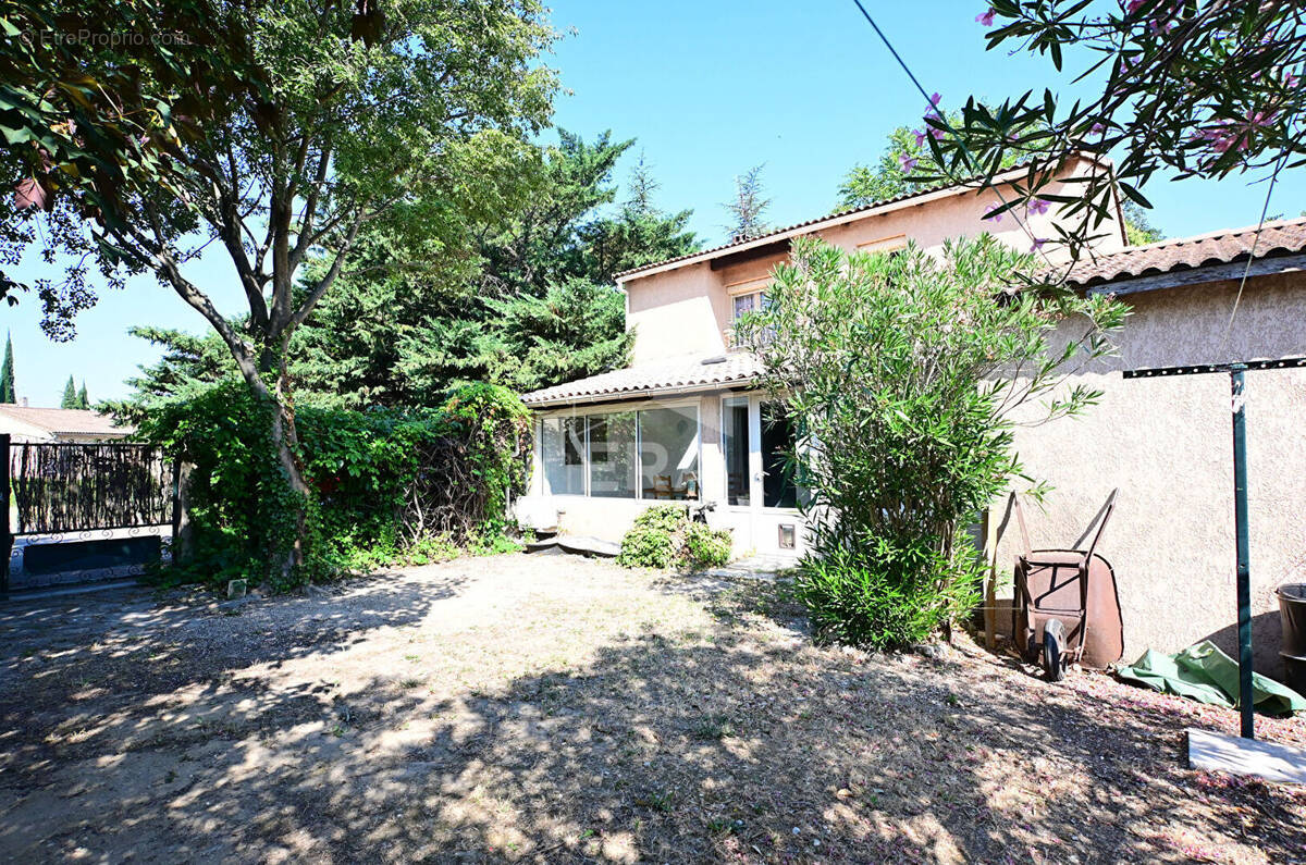 Maison à L'ISLE-SUR-LA-SORGUE