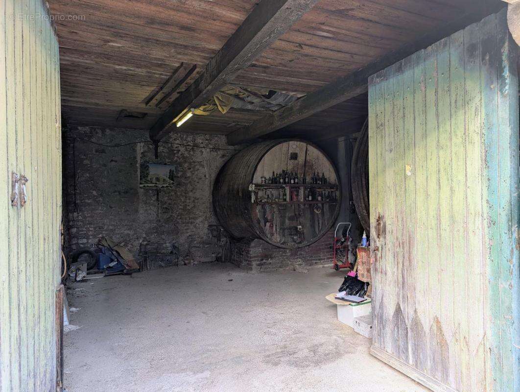 Parking à RIEUX-EN-VAL