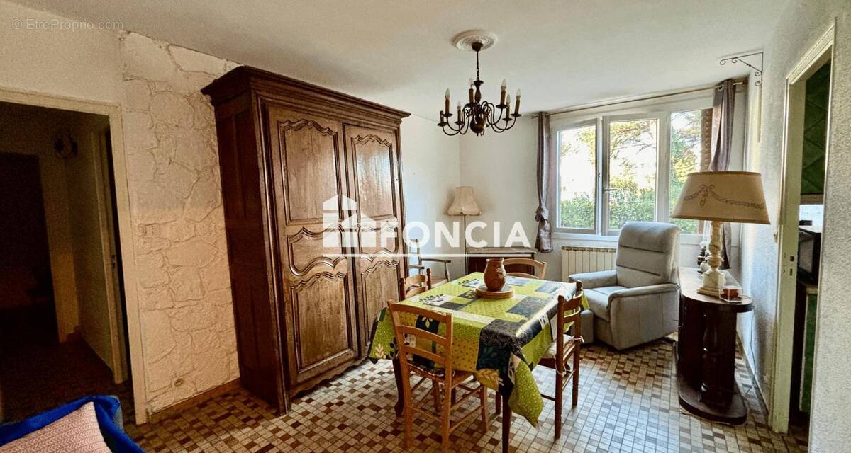 Appartement à BAGNOLS-SUR-CEZE