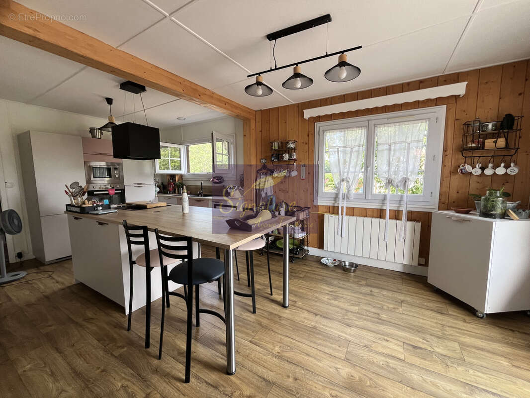 Maison familiale en ossature bois de 145 m2, quatre chambres.  Terrain de 1824 m2 garage double. - photo 7