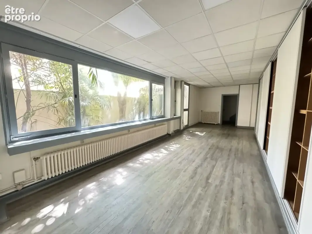 Commerce 119 m² à Saintes  - photo 4