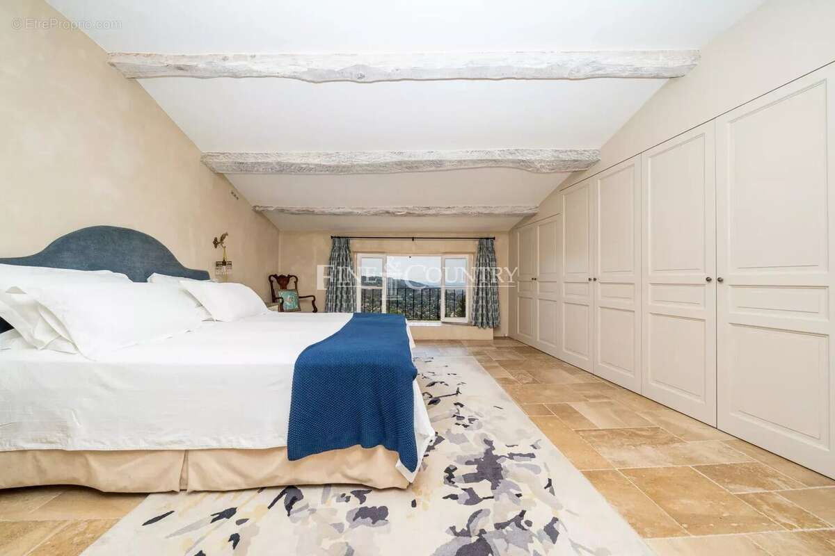 À vendre – Coeur de MOUGINS VILLAGE - Ensemble unique de deux maisons avec vue mer - photo 21
