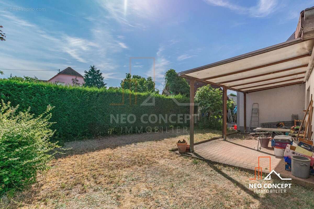 Maison familiale de caractère – 164 m² habitables – Garage double – Combles aménageables – Panneaux photovoltaïques - photo 4