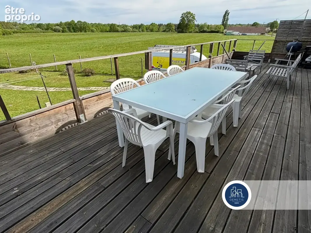 Maison familiale avec terrasse suspendue et vue dégagée sur les champs - photo 14