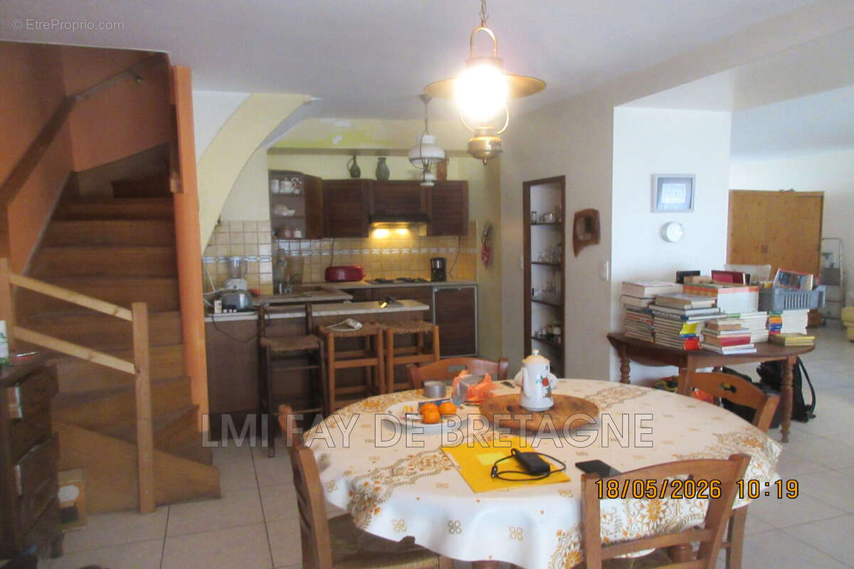 Maison 169 m² à Saint-Etienne-De-Montluc  - photo 5