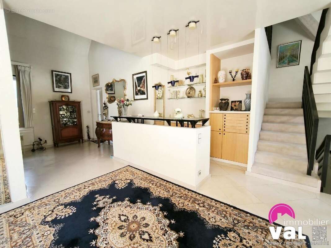 Maison 203 m² à Le Vaudoue  - photo 4