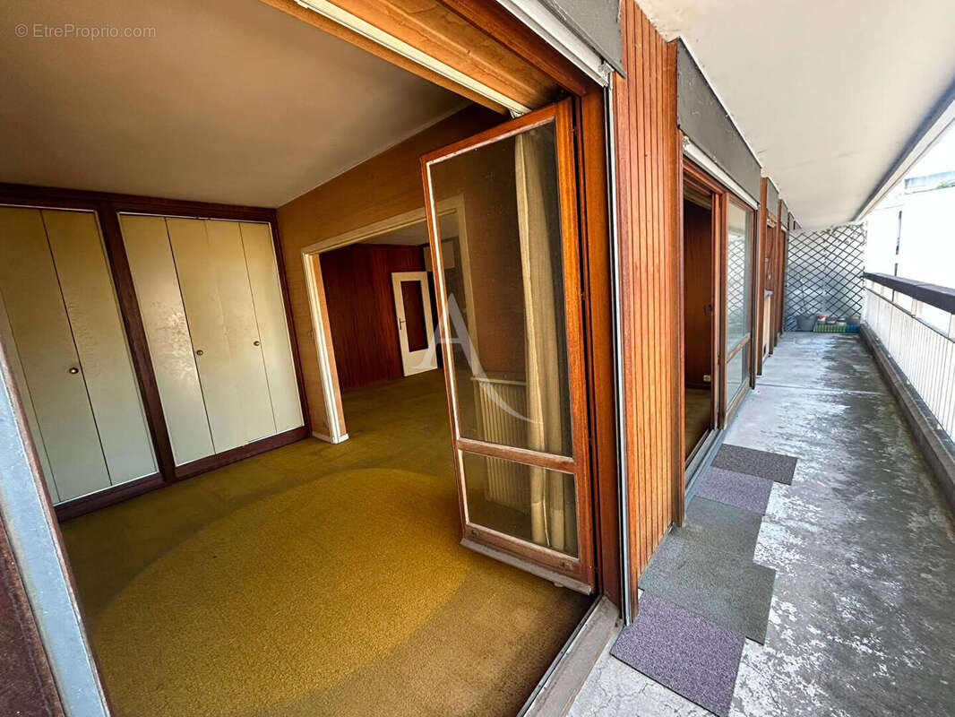 Apppartement a renover - beau potentiel - photo 3