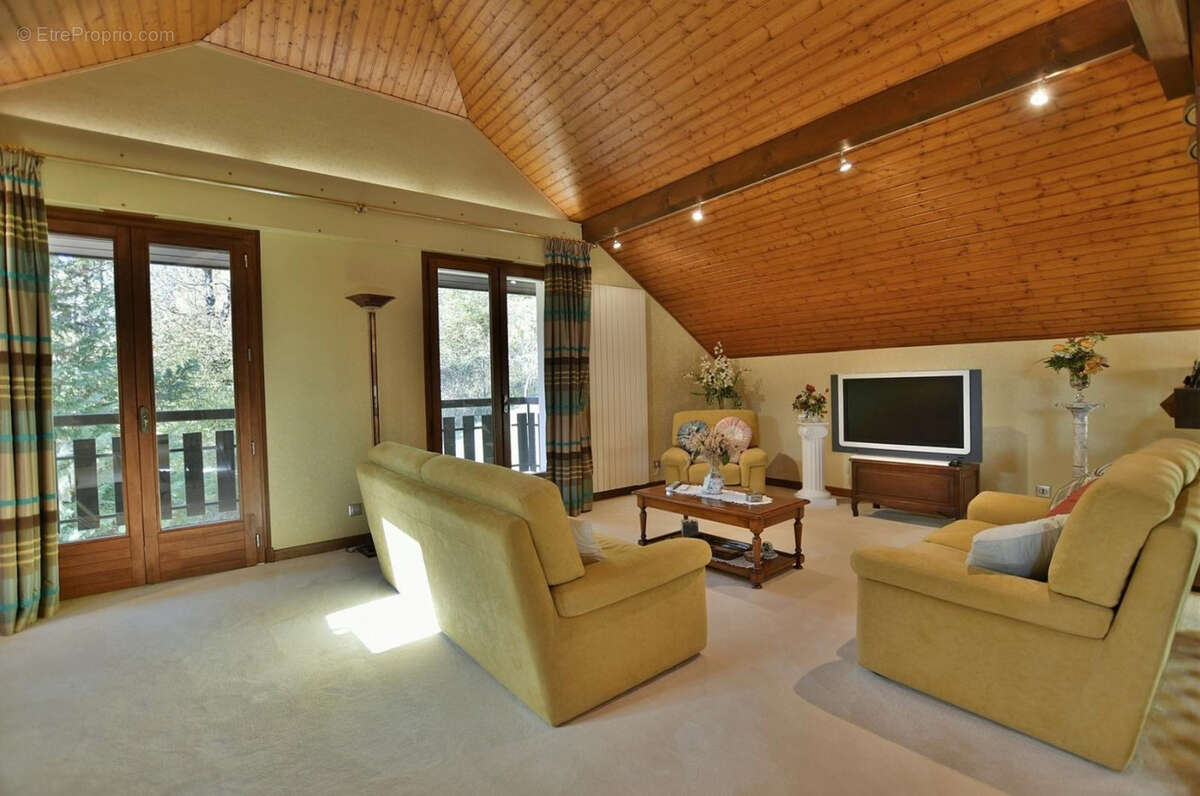 Maison à CHATILLON-SUR-CLUSES