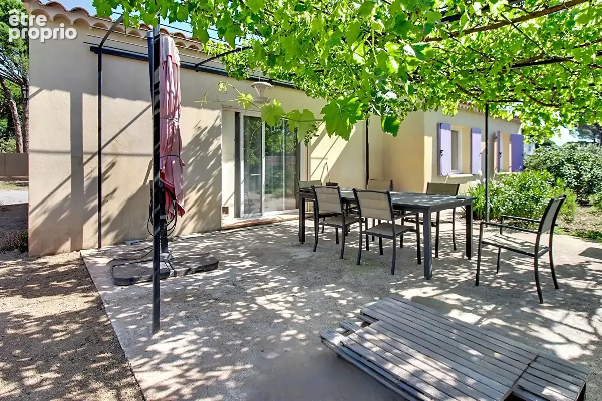 A VENDRE EN EXCLUSIVITE ! À  VIDAUBAN Maison de plain-pied 4 pièces 88 m2 avec piscine  sur un terrain de 1 455 m2 - photo 12