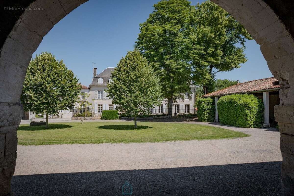 Magnifique propriete avec maison de maitre et dependances sur  + de 3 ha - photo 4