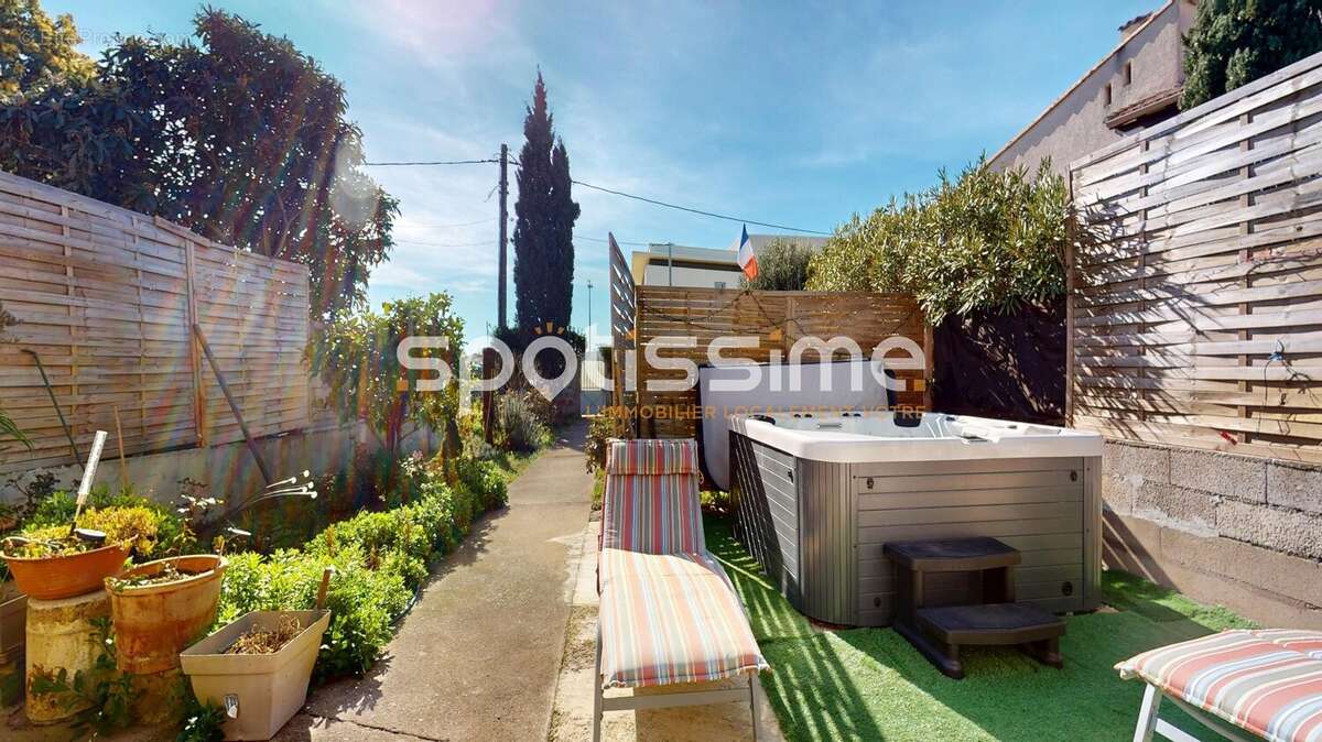 Maison de plain-pied 94 m² avec garage et jardin arboré  Quartier Mairie à Agde - photo 12