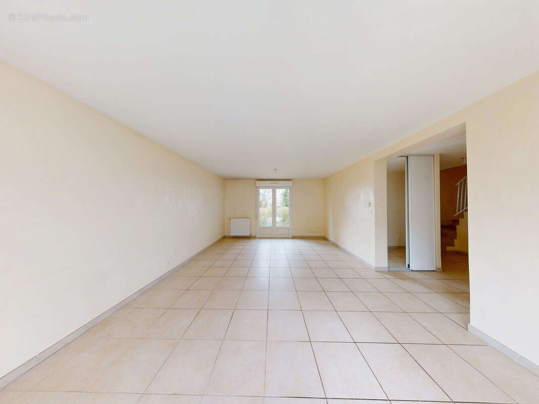 PIECE DE VIE 31M2 - Maison à ROSIERES-PRES-TROYES