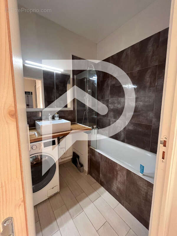 Appartement à COURBEVOIE