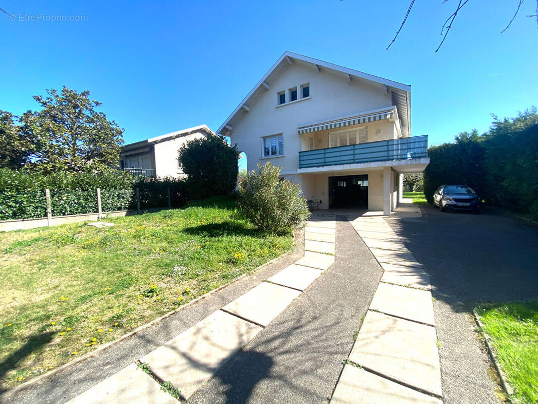 Maison à GENAY