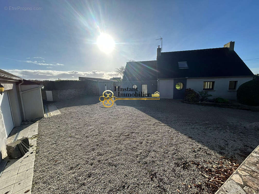 Maison à PLOUNEVEZ-LOCHRIST