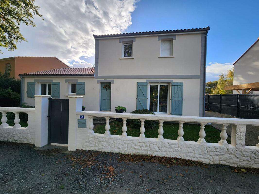 Maison à LE CELLIER