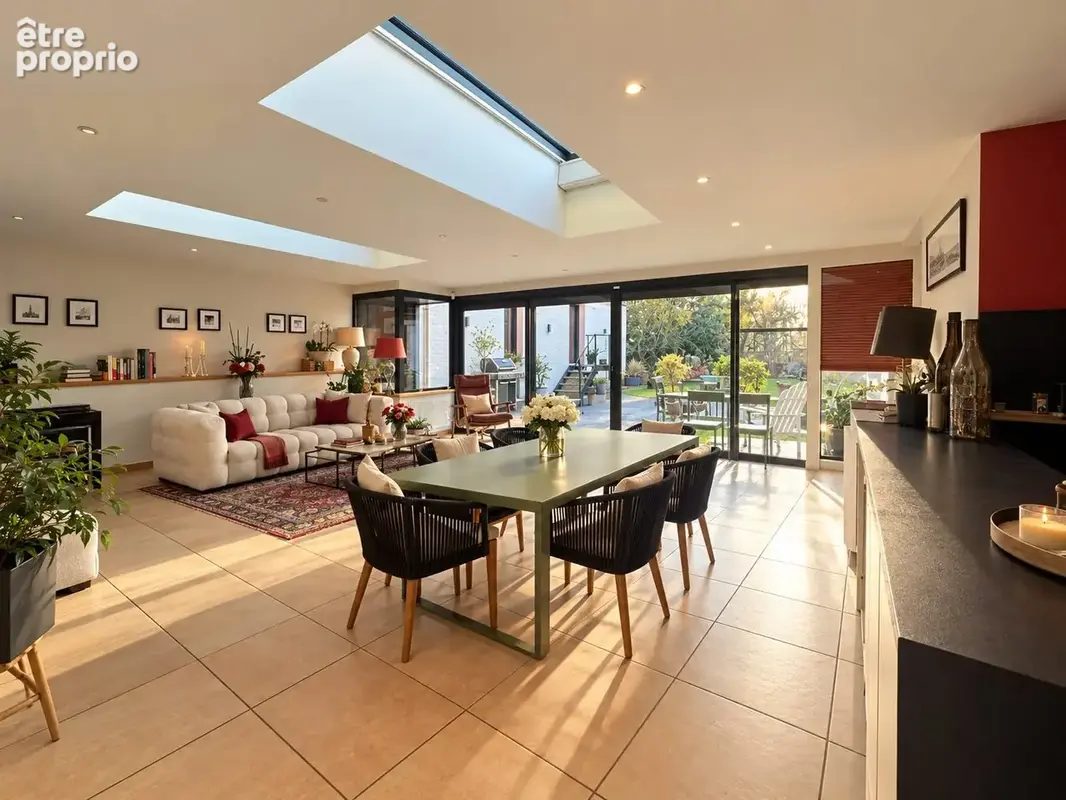 LIVING ROOM 1
