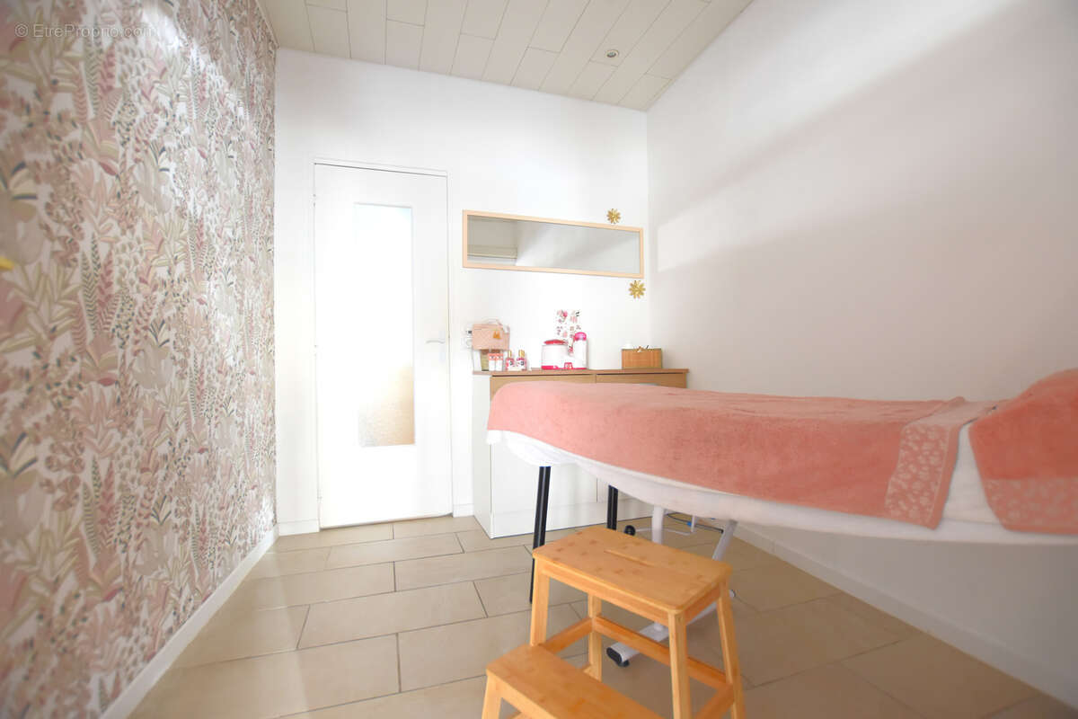 Commerce à LE PERRAY-EN-YVELINES