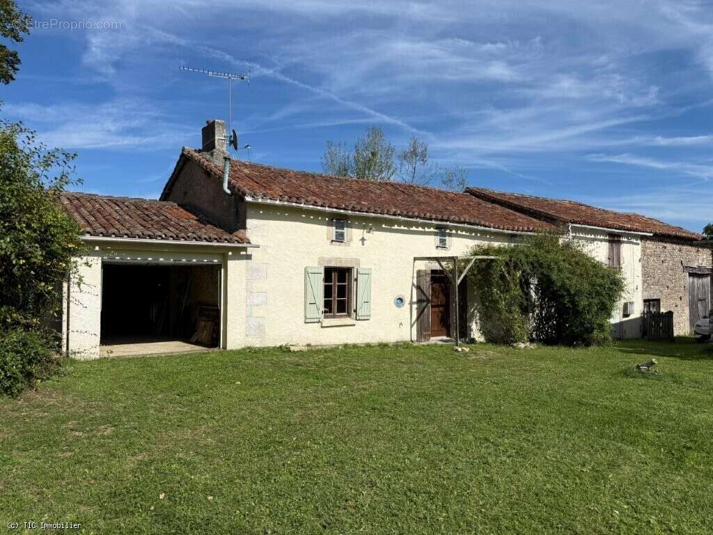 Maison à CHAMPAGNE-MOUTON