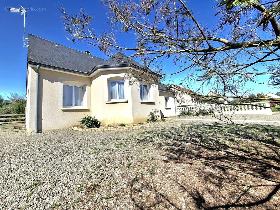 Maison à LA CHARTRE-SUR-LE-LOIR