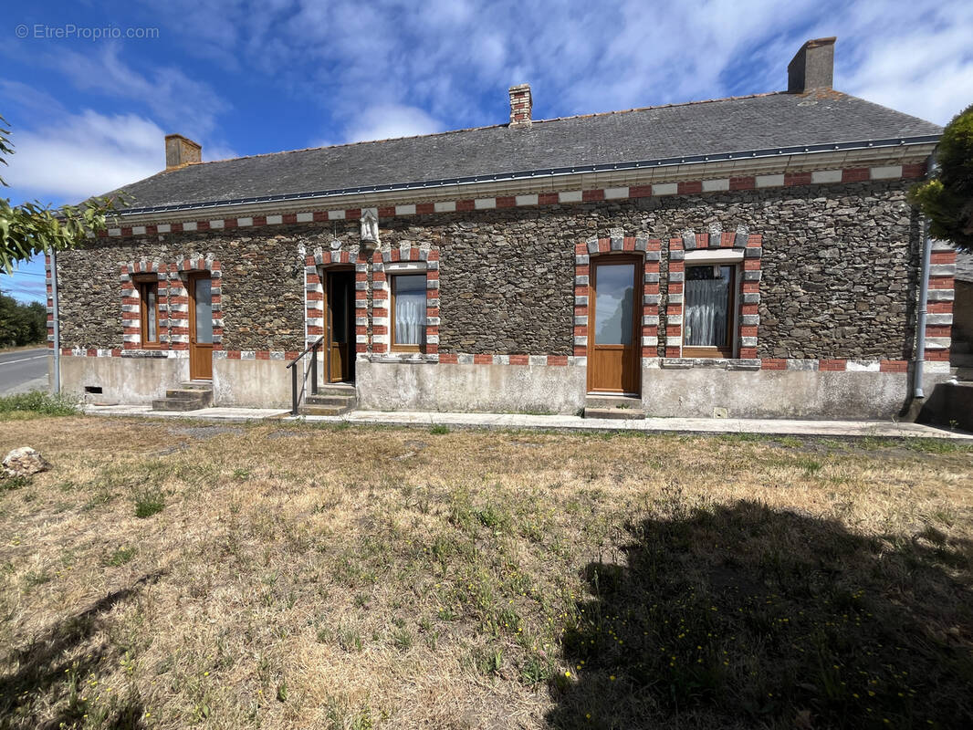 LES TOUCHES (44) - Maison ancienne à rénover 4 pièces et dépendances - photo 1