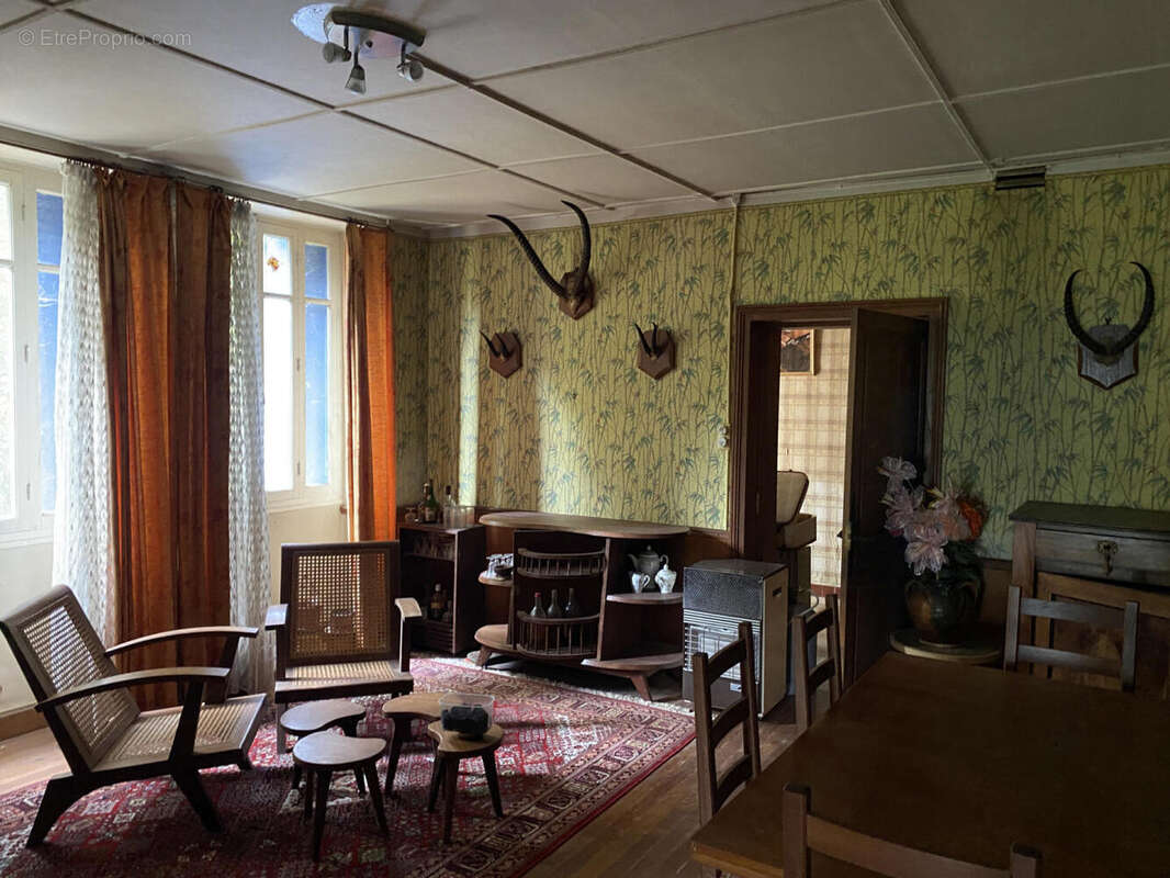 14 - Maison à SAINT-LAURENT-DES-COMBES