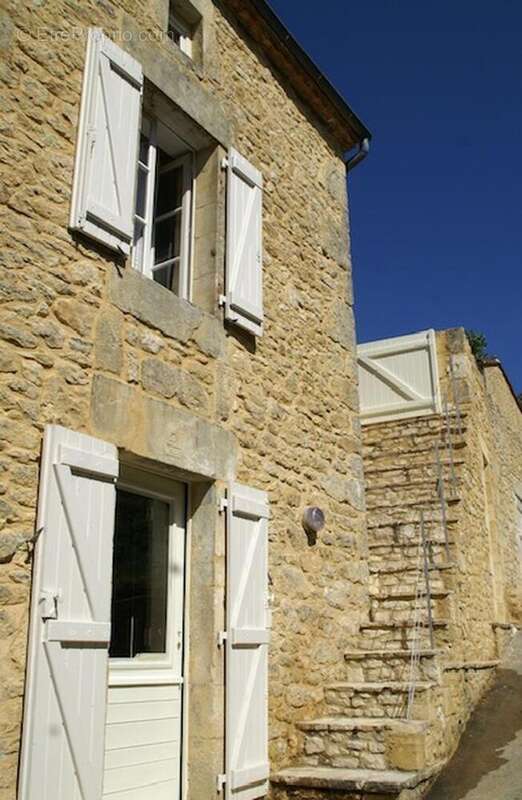 Charmant ensemble de trois maisons anciennes en pierre - photo 2