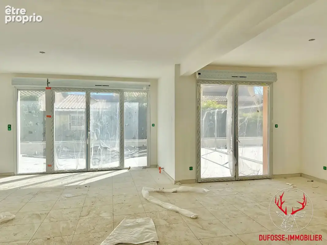 Maison Six Fours Les Plages 6 pièce(s) 136.5 m2 + Garage et Multiple Terrasses - photo 3