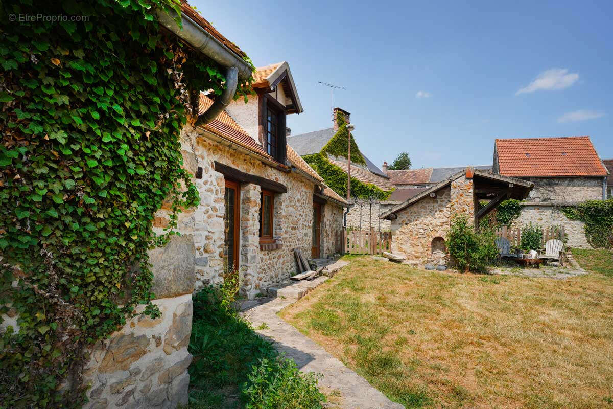 Maison à SAINT-MAURICE-MONTCOURONNE