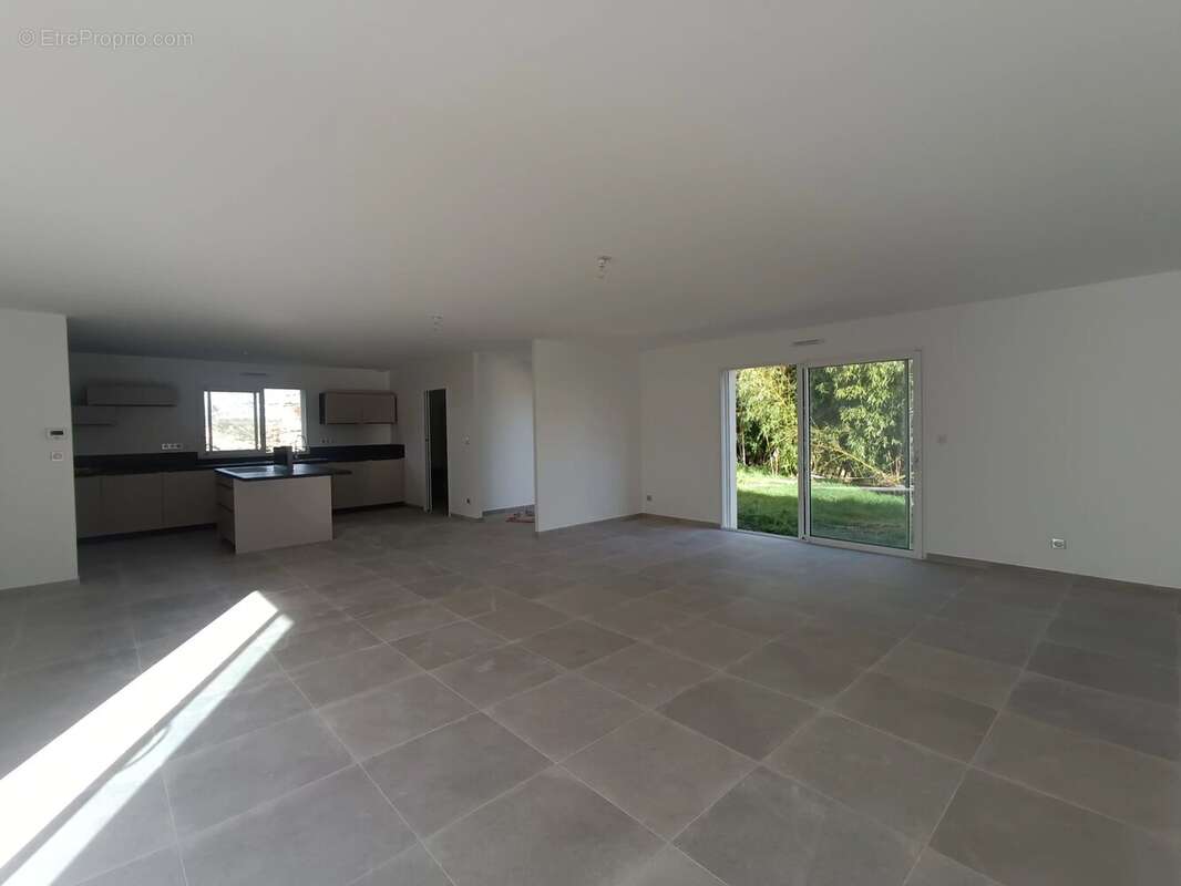 Maison à RUELLE-SUR-TOUVRE