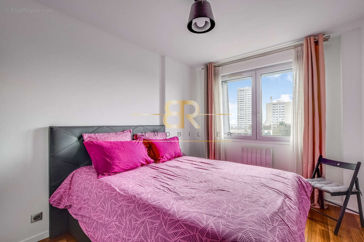 Appartement à CHARENTON-LE-PONT