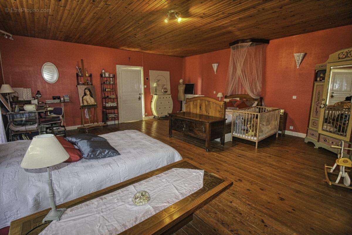 Maison à PRISSE-LA-CHARRIERE