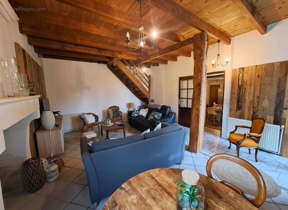 Maison en pierre à rafraichir - 2 chambres - jardin - photo 9