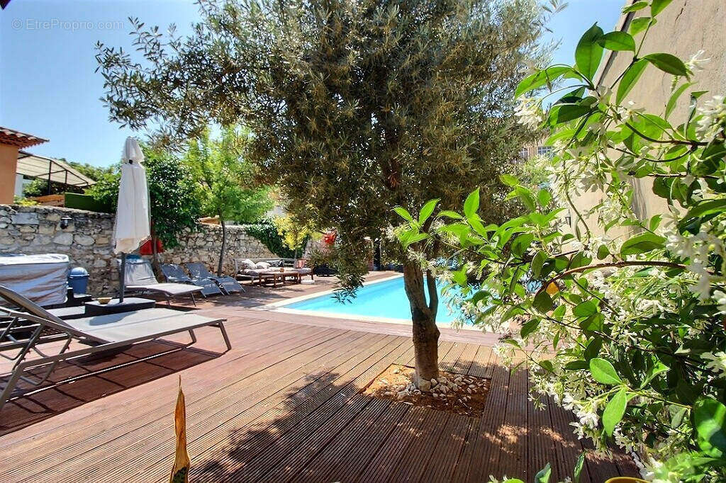 Marseille 10 - secteur larrat / romain rolland -  maison principale - 2 maisons de plain-pied independantes - piscine - jardin - - photo 10