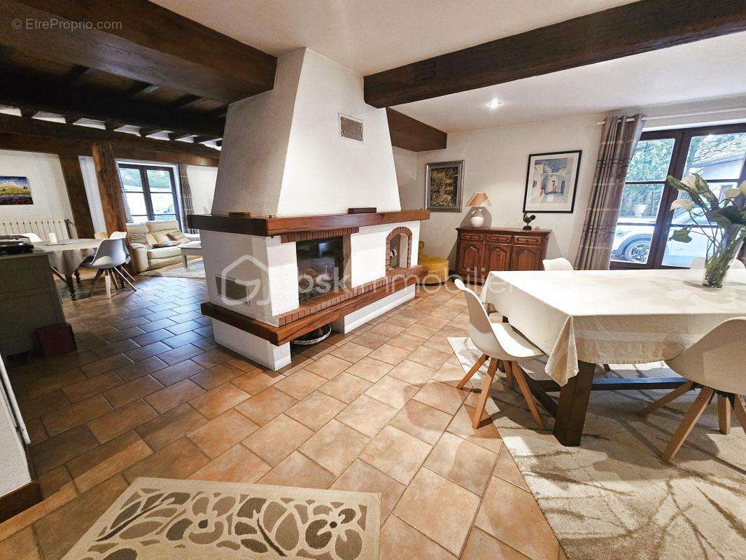 Maison à COMMELLE-VERNAY