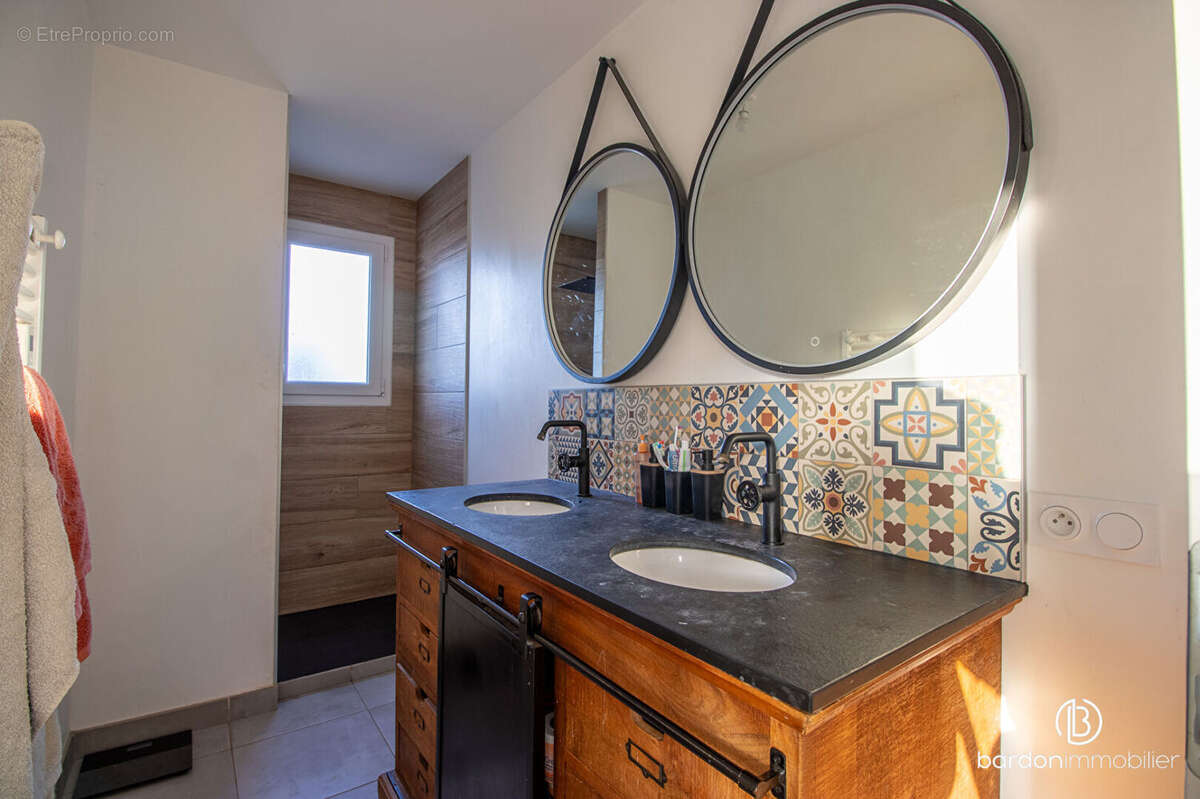 Maison 5 pièces - 110 m² - Proche centre ville de Châteauneuf - photo 8