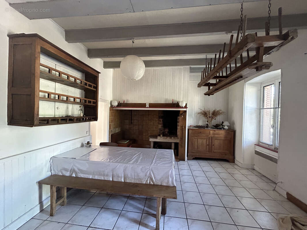 Maison à PEROLS-SUR-VEZERE