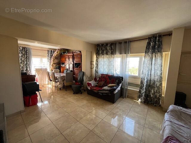 Appartement à MARSEILLE-3E