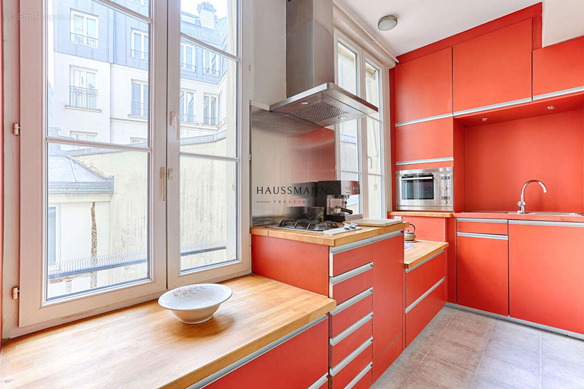 Appartement à PARIS-1E