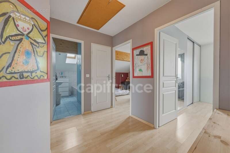 Maison à CHALLEX