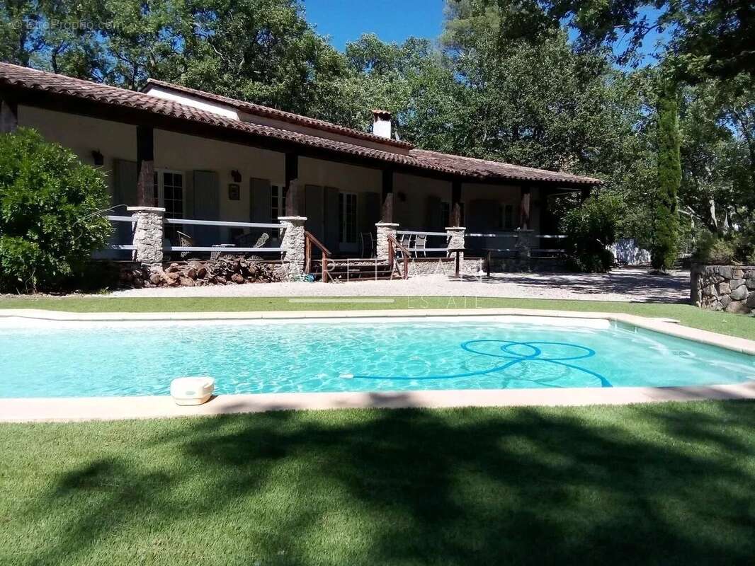 Maison à TOURRETTES