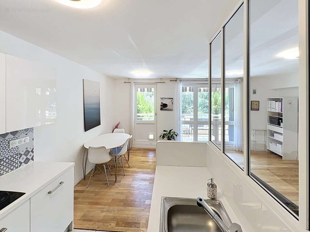 ANTIBES – 4 pièces rénové de 84 m² avec terrasse - Exclusivité Infinity Group Immobilier - photo 4