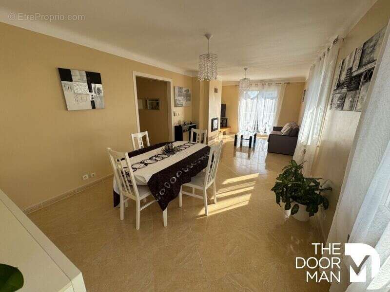 Maison à LES CLAYES-SOUS-BOIS